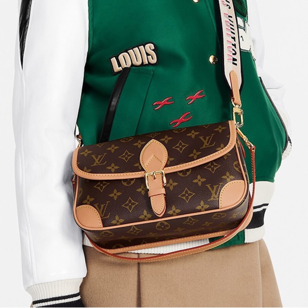 Monogram 👜 comes with 2 straps💖 - Picture 13 of 13